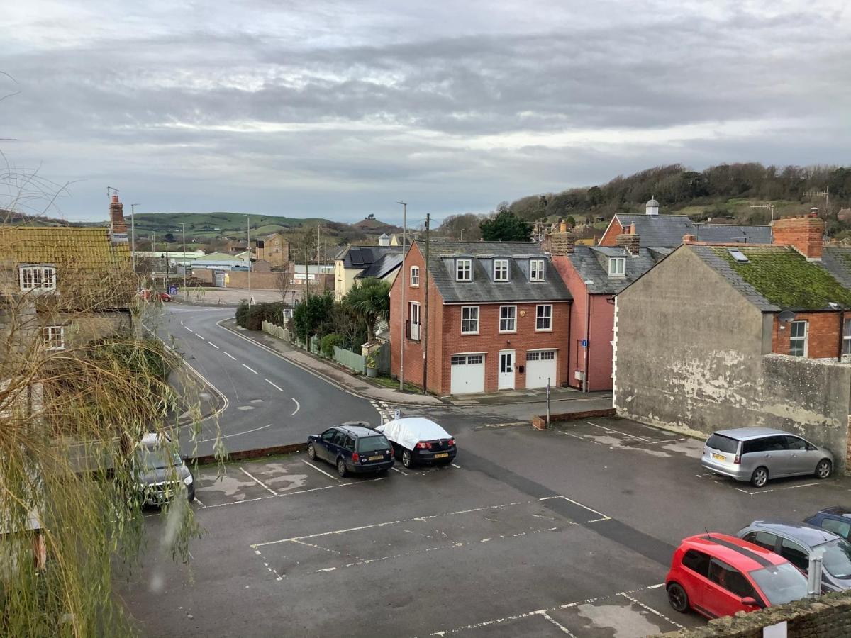 Relaxing Townhouse In The Heart Of Bridport Villa Exterior photo